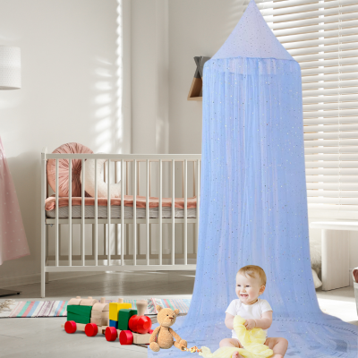 Magique et éblouissant dans cette chambre avec ce ciel de lit bébé.