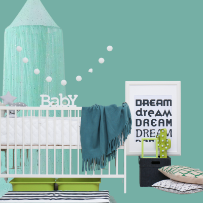 Une chambre d'enfant préparée avec l'installation d'un ciel de lit bébé.