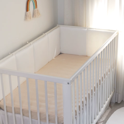 tour de lit bébé blanc barrière contre courant d'air