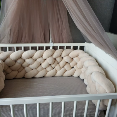 tresse de lit beige s'intègre style décoration