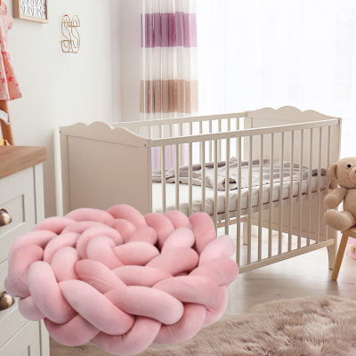 tresse de lit rose choc contre bord